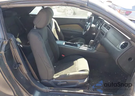 2014 Ford Mustang V6 z USA, uszkodzony, nr VIN 1ZVBP8EM5E5322512